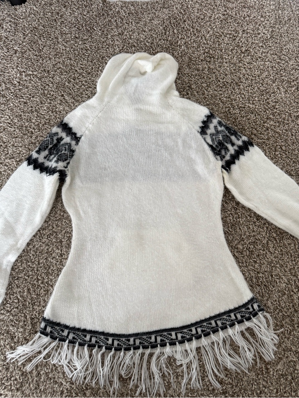 100% Peruvian Alpaca Women’s Boho Hooded Fringe Sweater - Picture 4 of 9